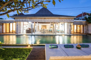 Lovely Canggu 4BR Private Pool Villa with Sundeck! 10mins Ride to Beach